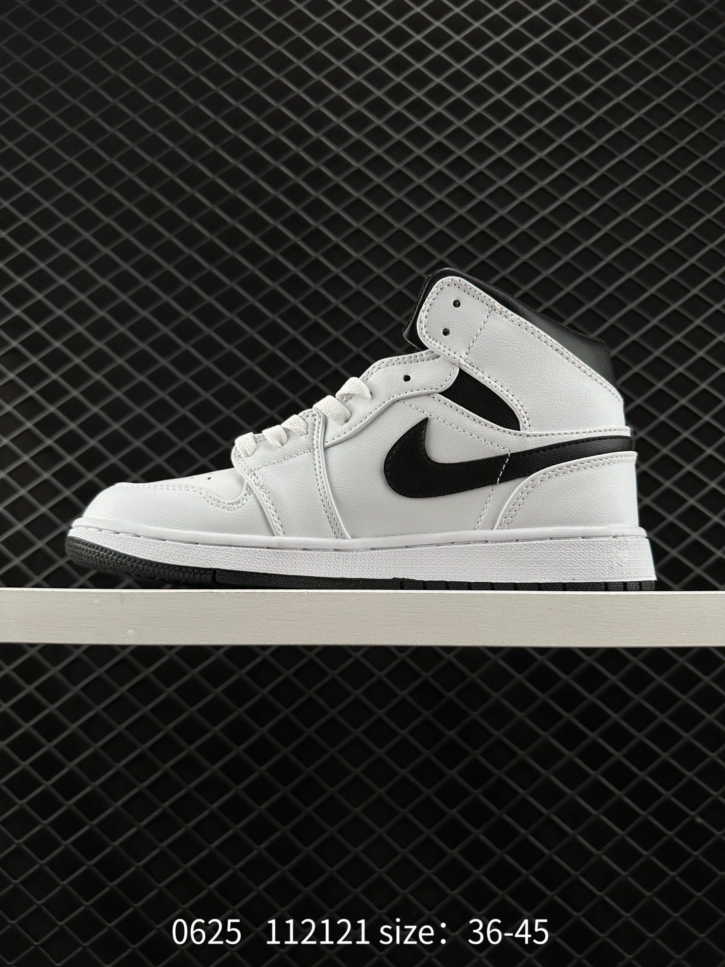 NIKE Air Jordan 1 Retro Mid